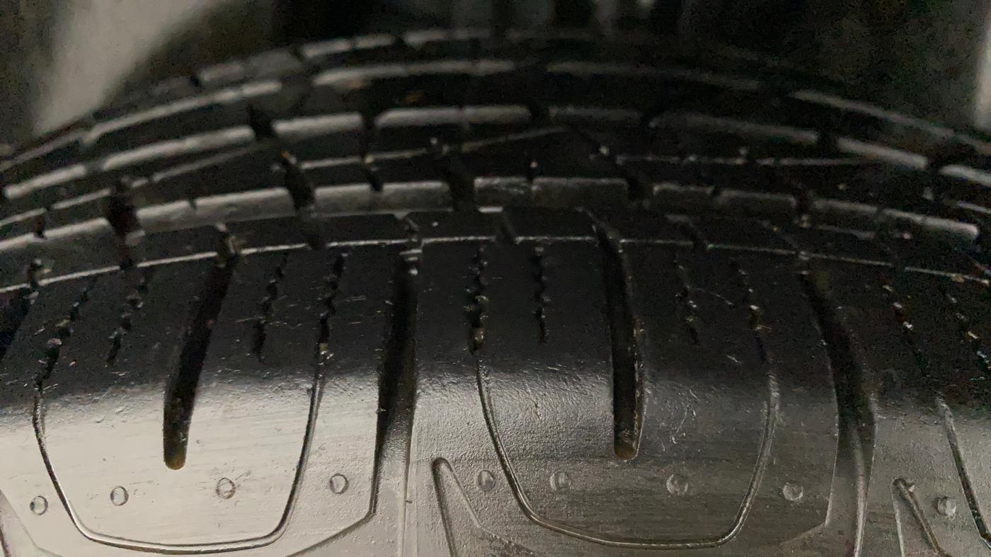 2018 Jeep Compass LIMITED 1.4 PETROL AT, Petrol, Automatic, 28,600 km, Right Rear Tyre Tread