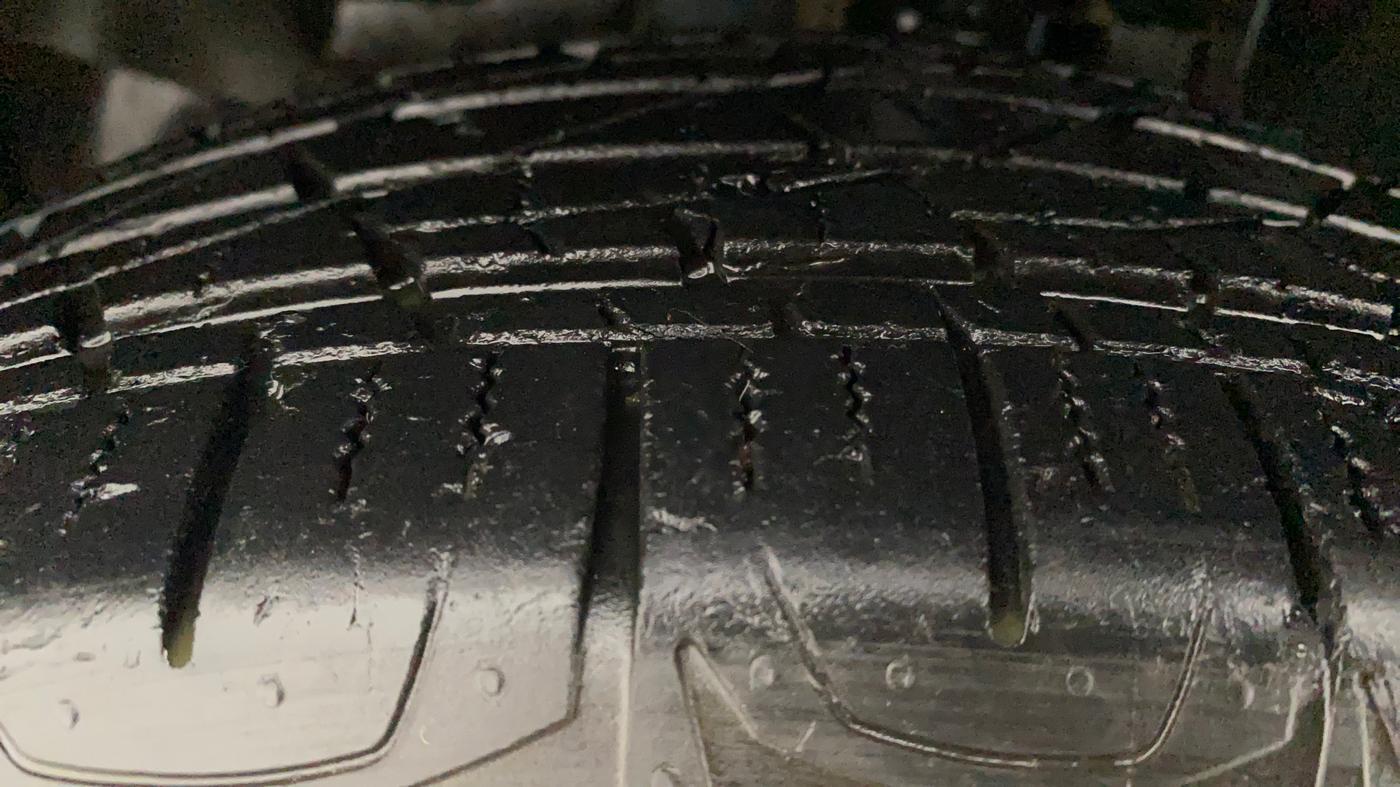 2018 Jeep Compass LIMITED 1.4 PETROL AT, Petrol, Automatic, 28,600 km, Left Front Tyre Tread