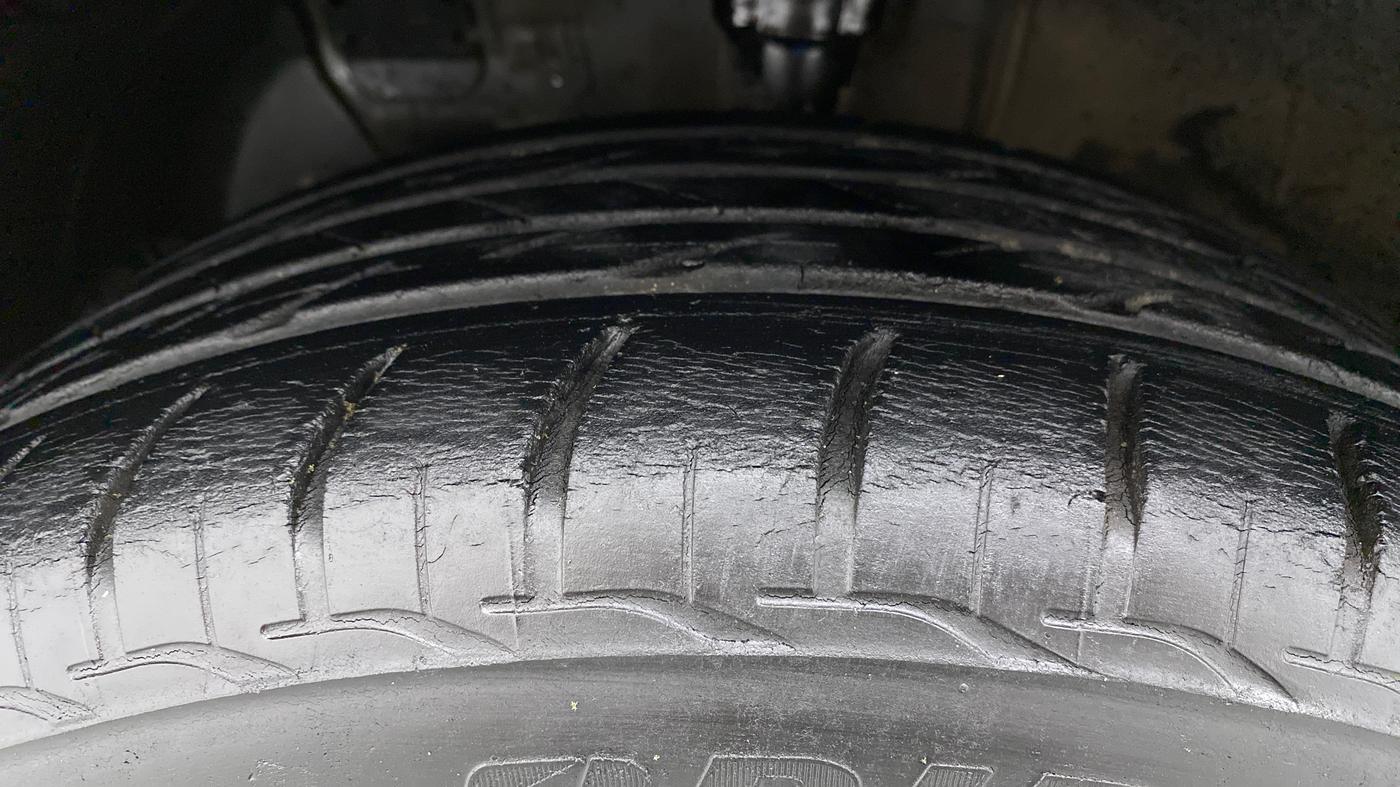 2021 Hyundai NEW I20 ASTA 1.2 MT, Petrol, Manual, 26,662 km, Left Front Tyre Tread
