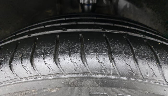 2021 Hyundai NEW I20 ASTA 1.2 MT, Petrol, Manual, 26,662 km, Right Front Tyre Tread