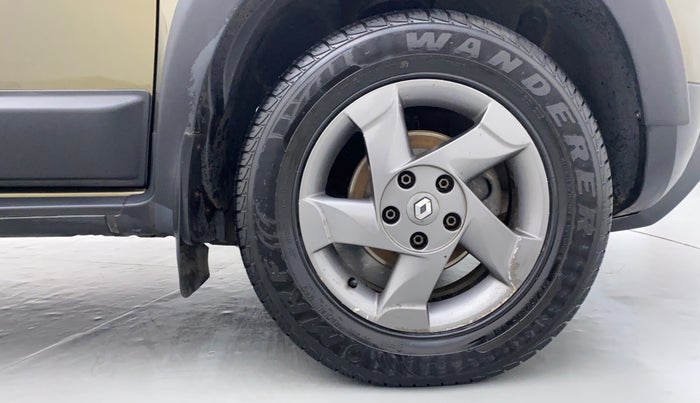 2014 Renault Duster RXL 110 PS ADVENTURE, Diesel, Manual, 1,02,460 km, Right Front Tyre