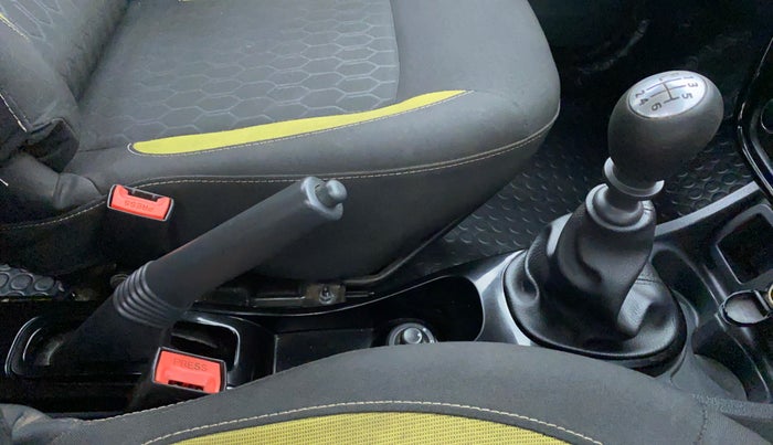 2014 Renault Duster RXL 110 PS ADVENTURE, Diesel, Manual, 1,02,460 km, Gear Lever