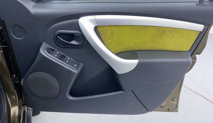 2014 Renault Duster RXL 110 PS ADVENTURE, Diesel, Manual, 1,02,460 km, Driver Side Door Panels Controls