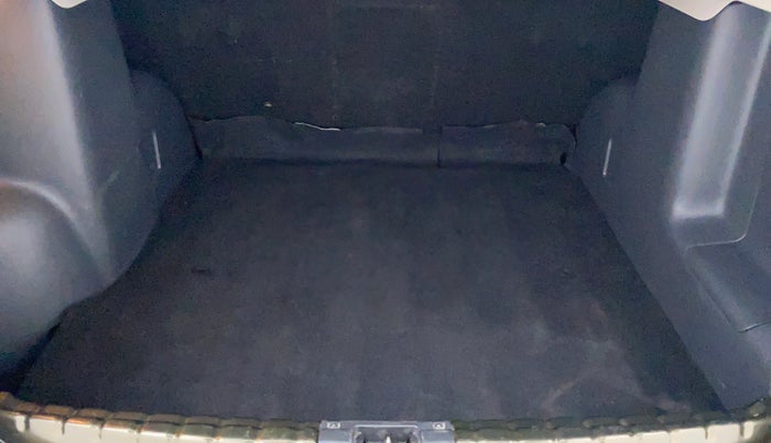 2014 Renault Duster RXL 110 PS ADVENTURE, Diesel, Manual, 1,02,460 km, Boot inside view