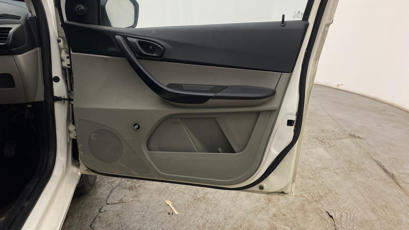 2018 Tata TIGOR XE PETROL, Petrol, Manual, 50,351 km, Driver Side Door Panels Control