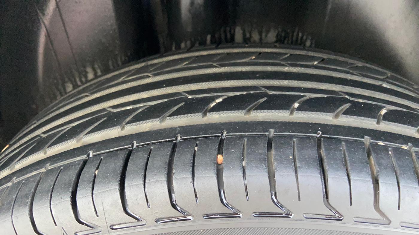 2015 Volkswagen Vento HIGHLINE DIESEL 1.5, Diesel, Manual, 1,15,467 km, Right Rear Tyre Tread