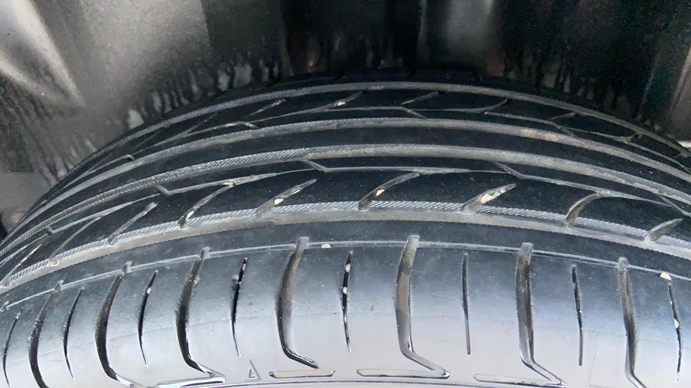 2015 Volkswagen Vento HIGHLINE DIESEL 1.5, Diesel, Manual, 1,15,467 km, Left Rear Tyre Tread