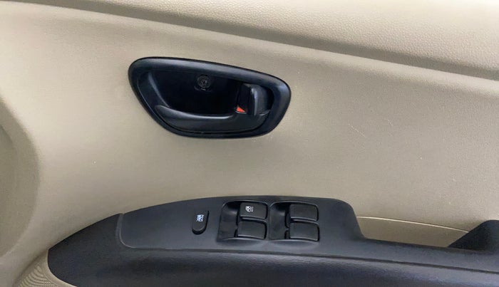 2015 Hyundai i10 MAGNA 1.1, Petrol, Manual, 58,582 km, Driver Side Door Panels Control