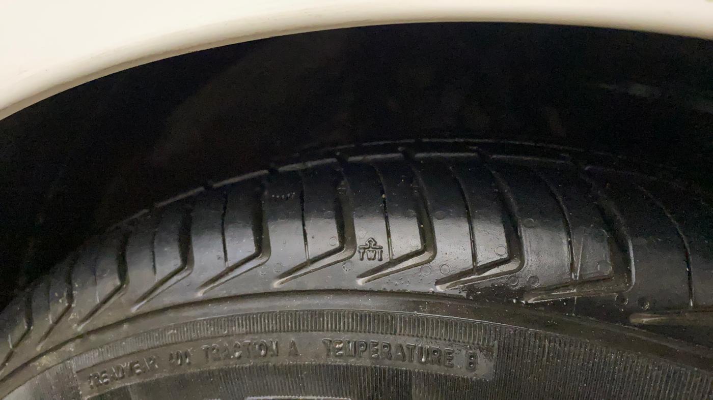 2015 Hyundai i10 MAGNA 1.1, Petrol, Manual, 58,623 km, Right Front Tyre Tread