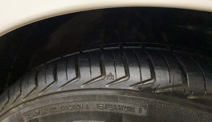 2015 Hyundai i10 MAGNA 1.1, Petrol, Manual, 58,582 km, Right Front Tyre Tread