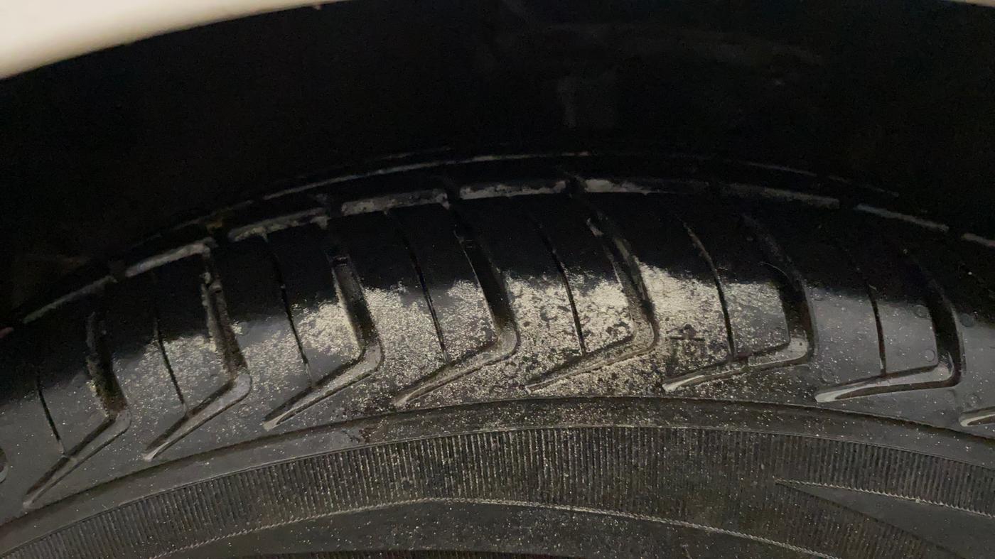 2015 Hyundai i10 MAGNA 1.1, Petrol, Manual, 58,623 km, Left Front Tyre Tread