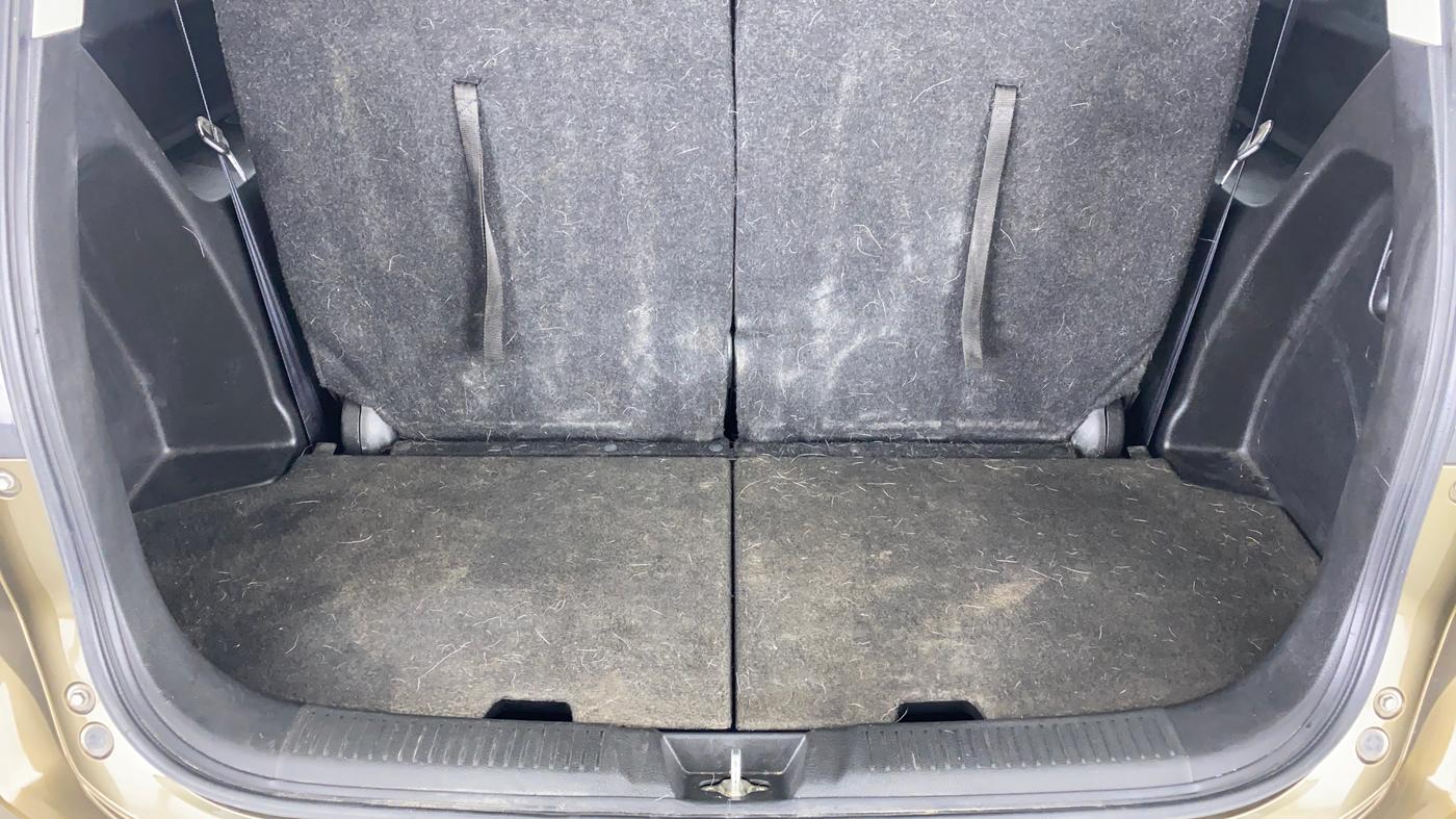 2020 Maruti XL6 ALPHA AT SHVS, Petrol, Automatic, 46,418 km, Boot Inside