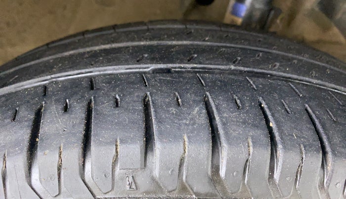 2020 Maruti XL6 ALPHA AT SHVS, Petrol, Automatic, 46,418 km, Right Front Tyre Tread