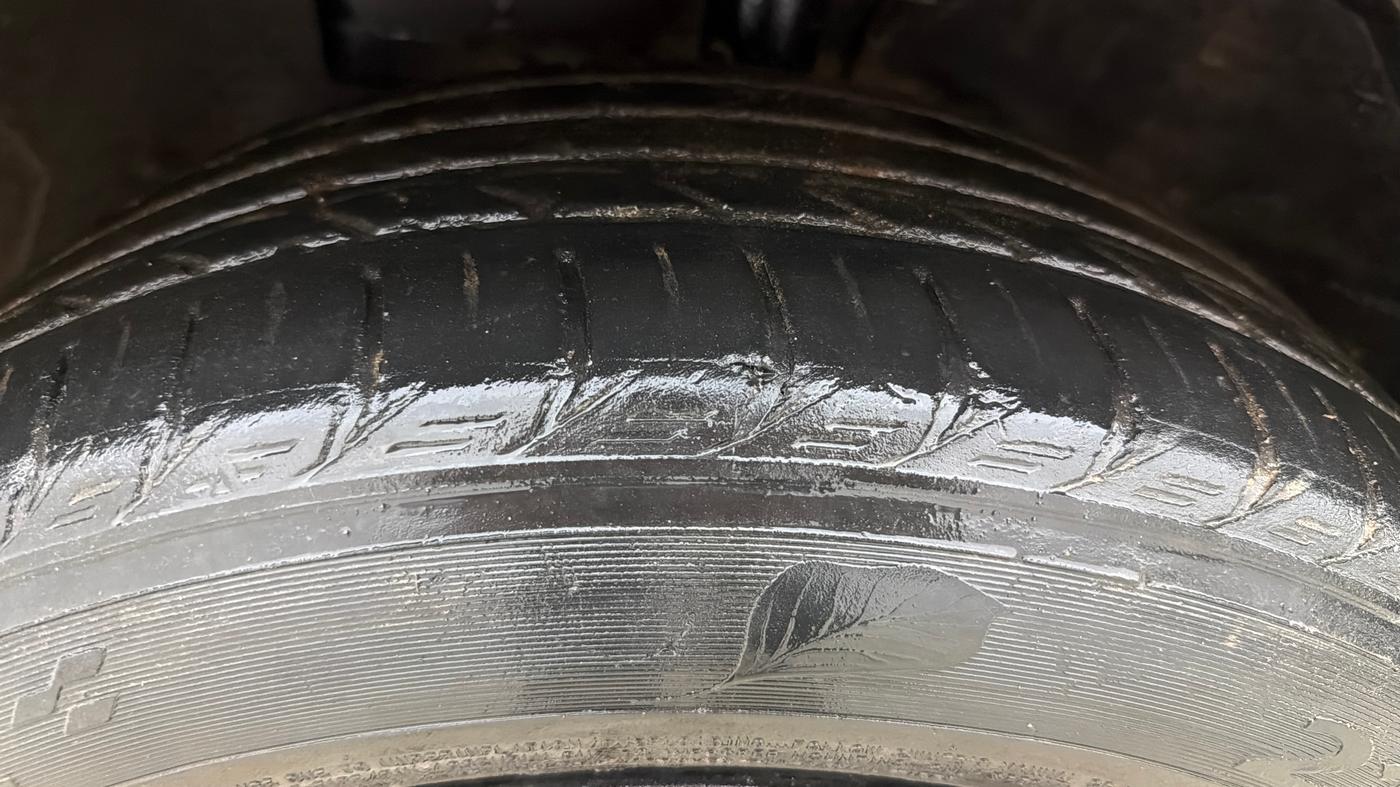 2021 Hyundai VENUE S 1.2, Petrol, Manual, 42,245 km, Left Front Tyre Tread