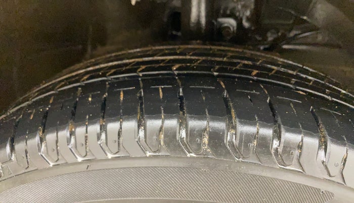 2024 Maruti Ertiga VXi (O), Petrol, Manual, 21,464 km, Right Front Tyre Tread