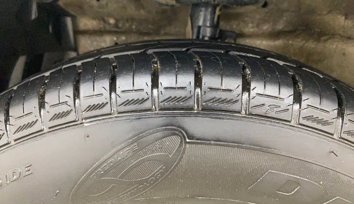 2014 Maruti Swift Dzire VXI, Petrol, Manual, 34,273 km, Left Front Tyre Tread