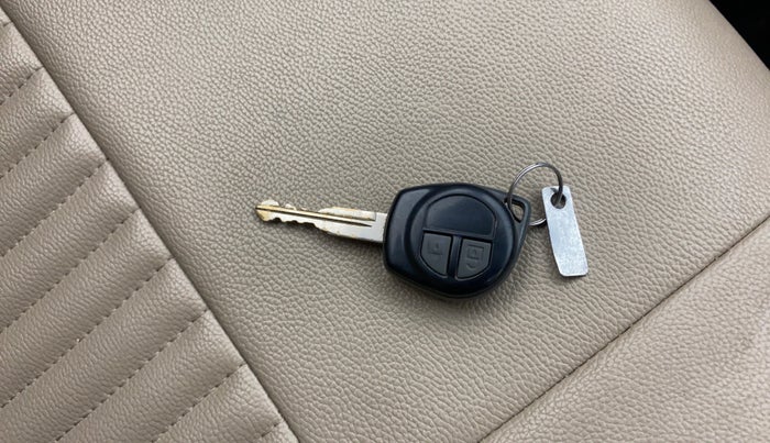 2014 Maruti Swift Dzire VXI, Petrol, Manual, 34,273 km, Key Close Up
