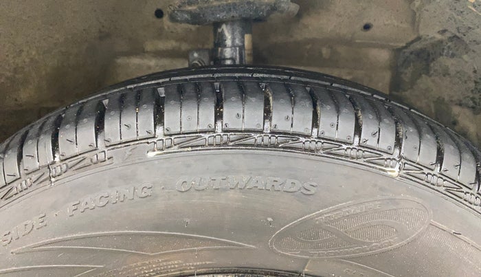 2014 Maruti Swift Dzire VXI, Petrol, Manual, 34,273 km, Right Front Tyre Tread