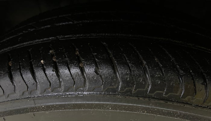 2023 Nissan MAGNITE XV TURBO CVT RED EDITION, Petrol, Automatic, 38,860 km, Left Front Tyre Tread