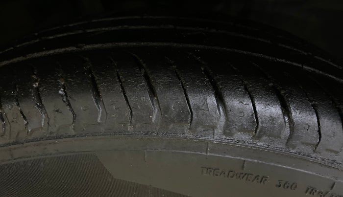 2023 Nissan MAGNITE XV TURBO CVT RED EDITION, Petrol, Automatic, 38,860 km, Right Front Tyre Tread