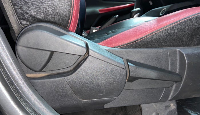 2023 Nissan MAGNITE XV TURBO CVT RED EDITION, Petrol, Automatic, 38,860 km, Driver Side Adjustment Panel