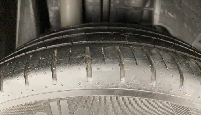 2018 Ford Figo Aspire 1.2 TITANIUM PETROL, Petrol, Manual, 33,914 km, Right Rear Tyre Tread