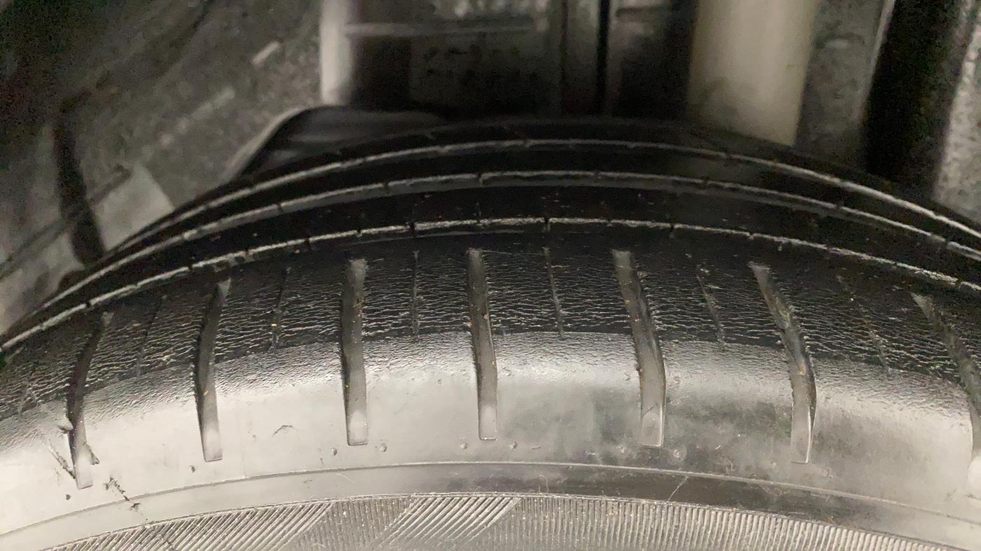 2018 Ford Figo Aspire 1.2 TITANIUM PETROL, Petrol, Manual, 33,914 km, Left Rear Tyre Tread