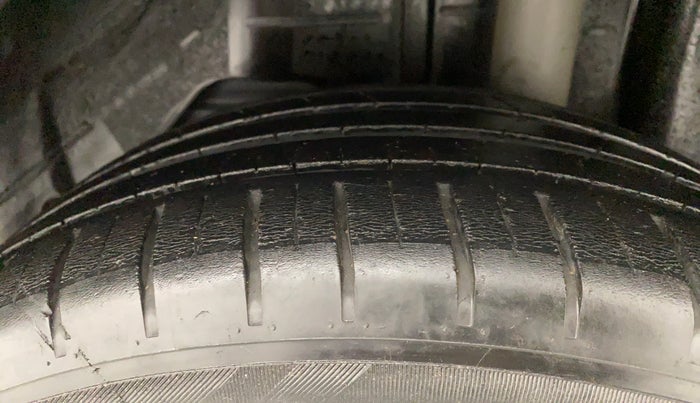 2018 Ford Figo Aspire 1.2 TITANIUM PETROL, Petrol, Manual, 33,914 km, Left Rear Tyre Tread