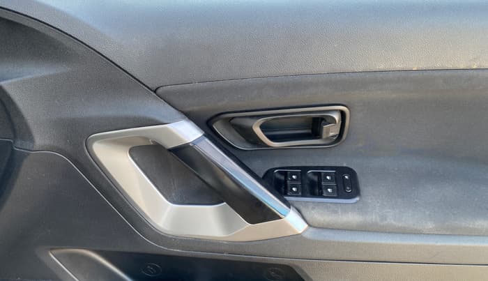2021 Tata Harrier XMA 2.0L KRYOTEC, Diesel, Automatic, 97,438 km, Driver Side Door Panels Control