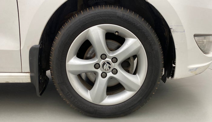 2014 Skoda Rapid ELEGANCE 1.6 MPI MT, Petrol, Manual, 82,038 km, Right Front Wheel