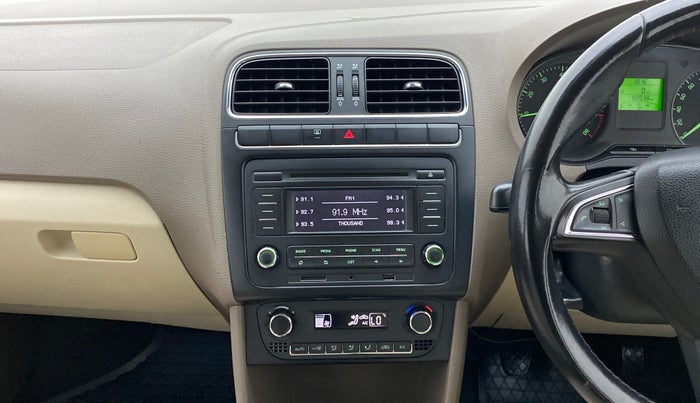 2014 Skoda Rapid ELEGANCE 1.6 MPI MT, Petrol, Manual, 82,038 km, Air Conditioner