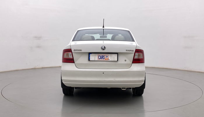 2014 Skoda Rapid ELEGANCE 1.6 MPI MT, Petrol, Manual, 82,038 km, Back/Rear