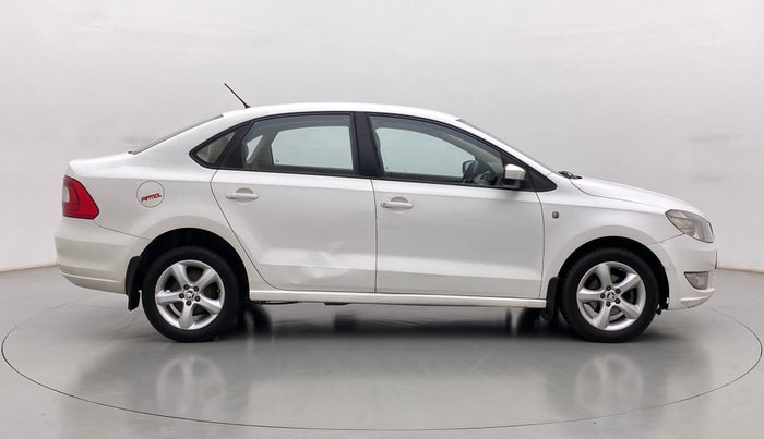 2014 Skoda Rapid ELEGANCE 1.6 MPI MT, Petrol, Manual, 82,038 km, Right Side View