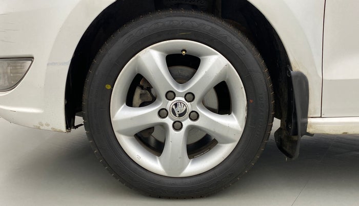 2014 Skoda Rapid ELEGANCE 1.6 MPI MT, Petrol, Manual, 82,038 km, Left Front Wheel