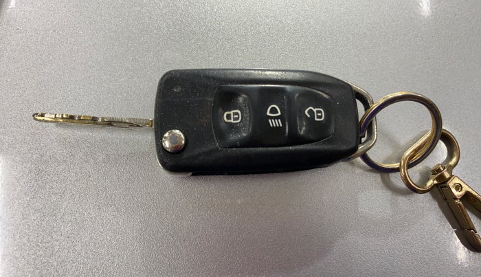 2019 Tata Tiago XT PETROL, CNG, Manual, 1,56,822 km, Key Close Up