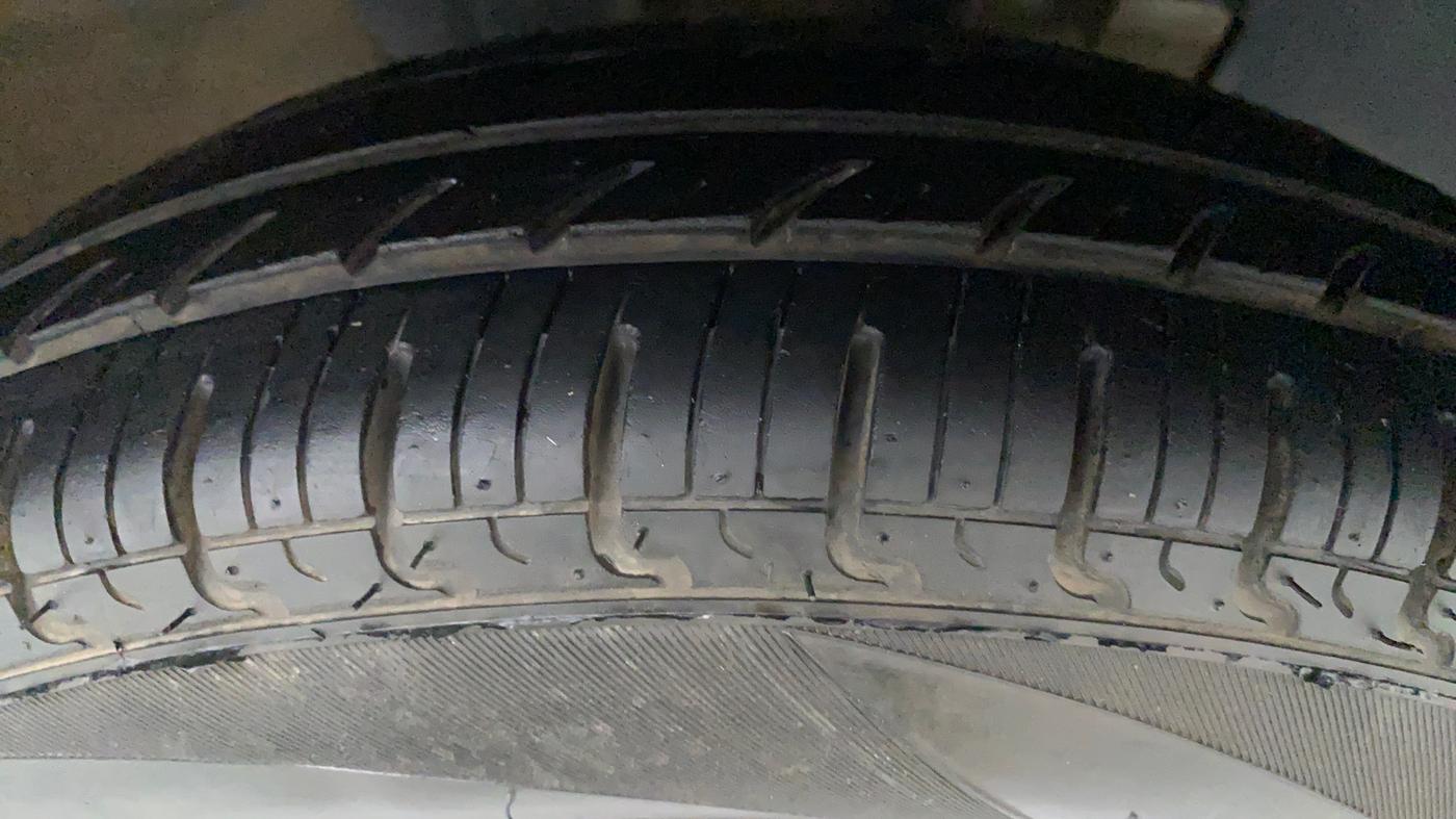 2018 Renault Kwid 1.0 RXT Opt, Petrol, Manual, 62,106 km, Right Front Tyre Tread