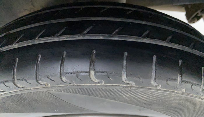 2018 Renault Kwid 1.0 RXT Opt, Petrol, Manual, 62,106 km, Left Rear Tyre Tread