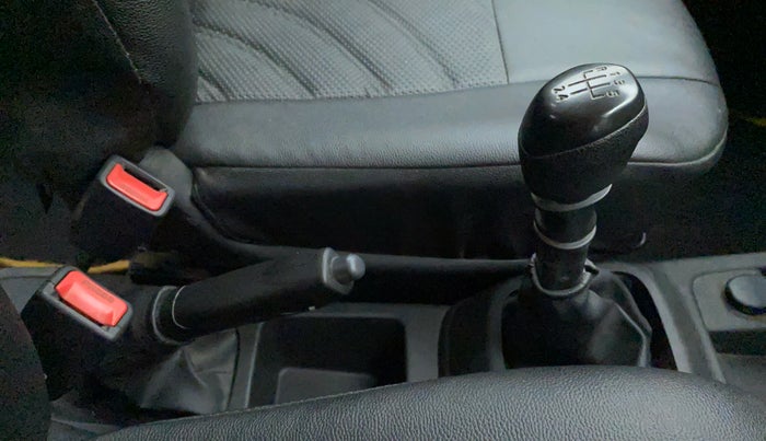 2018 Renault Kwid 1.0 RXT Opt, Petrol, Manual, 62,106 km, Gear Lever