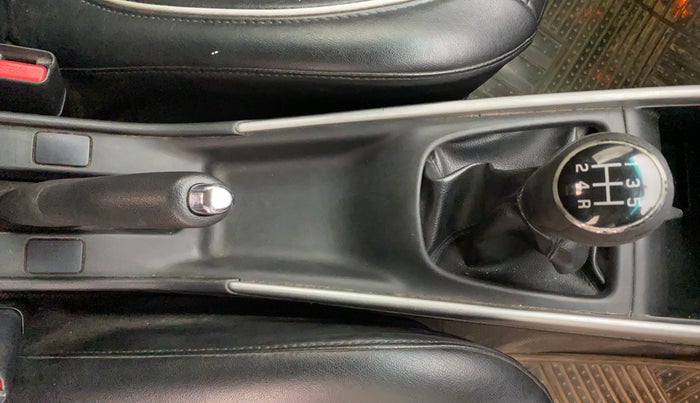 2017 Maruti Baleno ZETA DIESEL 1.3, Diesel, Manual, 94,644 km, Gear Lever