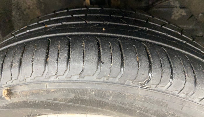 2017 Maruti Baleno ZETA DIESEL 1.3, Diesel, Manual, 94,644 km, Right Front Tyre Tread