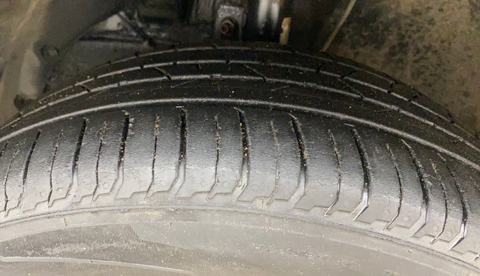 2017 Maruti Baleno ZETA DIESEL 1.3, Diesel, Manual, 94,644 km, Left Front Tyre Tread