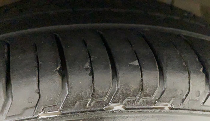 2019 Maruti Ciaz ALPHA 1.5 SHVS PETROL, Petrol, Manual, 1,06,244 km, Right Rear Tyre Tread