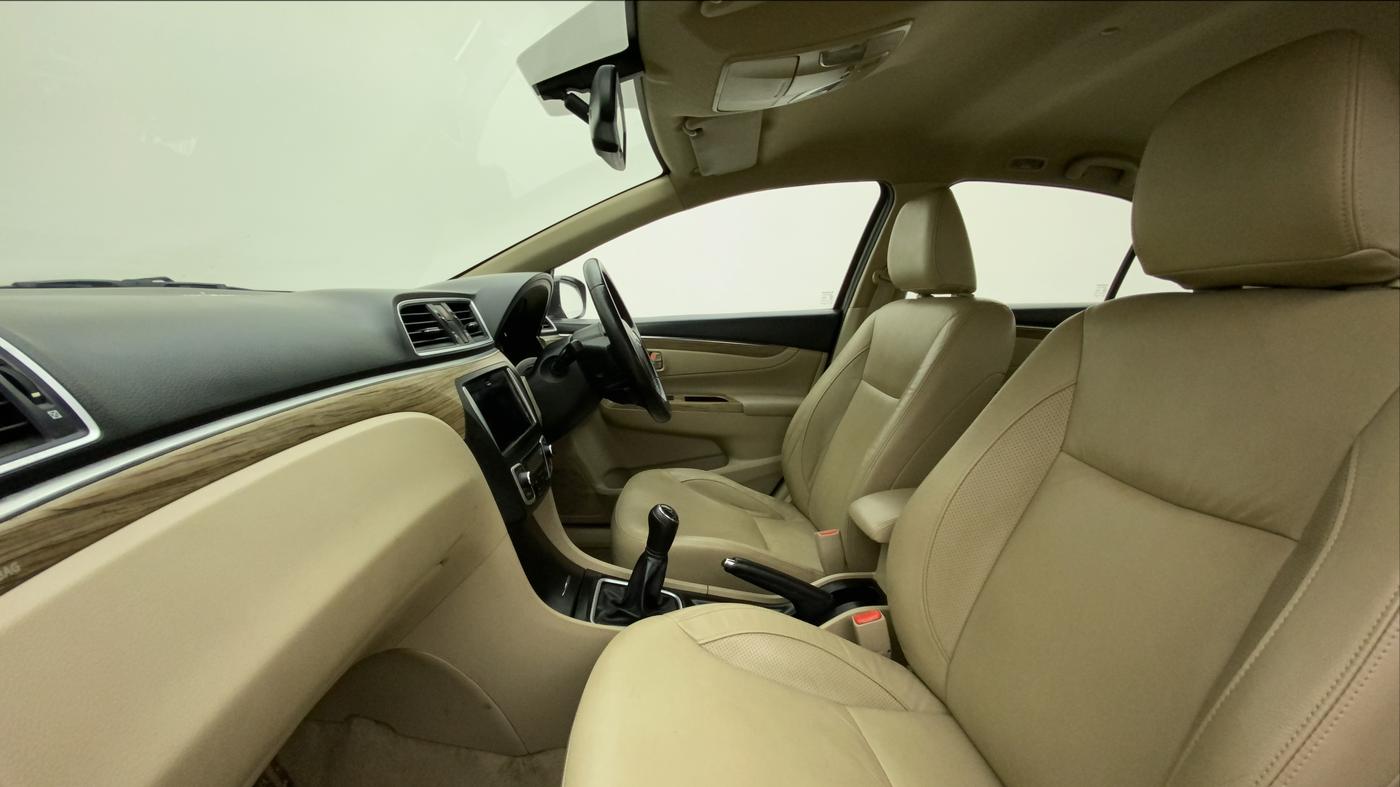 2019 Maruti Ciaz ALPHA 1.5 SHVS PETROL, Petrol, Manual, 1,06,244 km, Right Side Front Door Cabin
