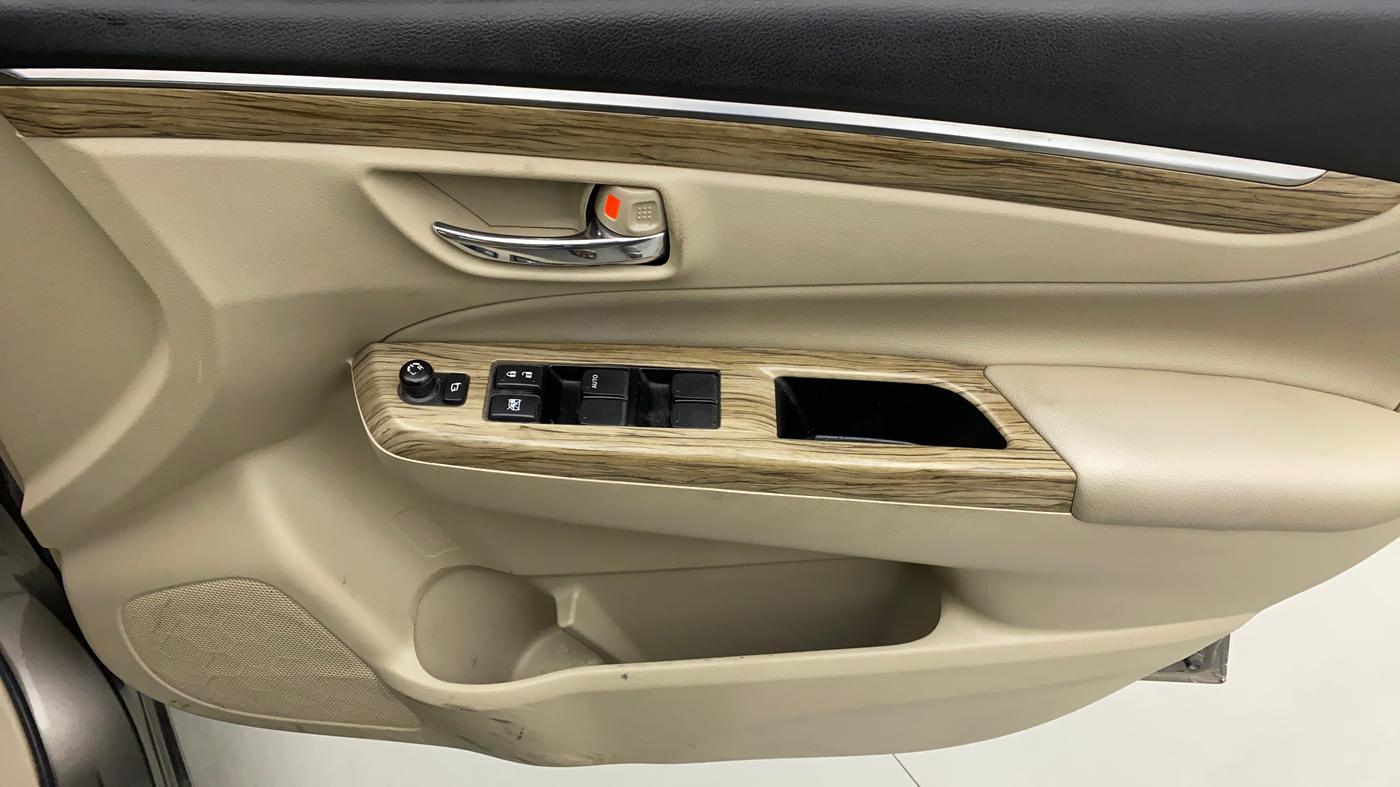 2019 Maruti Ciaz ALPHA 1.5 SHVS PETROL, Petrol, Manual, 1,06,244 km, Driver Side Door Panels Control