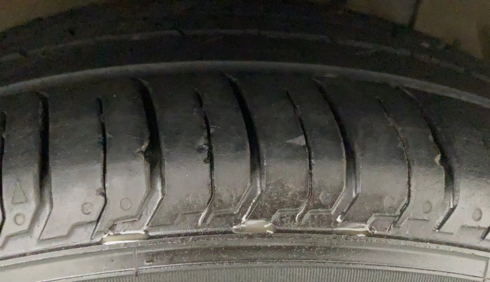 2019 Maruti Ciaz ALPHA 1.5 SHVS PETROL, Petrol, Manual, 1,06,244 km, Right Front Tyre Tread