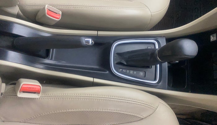 2018 Maruti Ciaz ALPHA  AT 1.4  PETROL, Petrol, Automatic, 1,10,082 km, Gear Lever