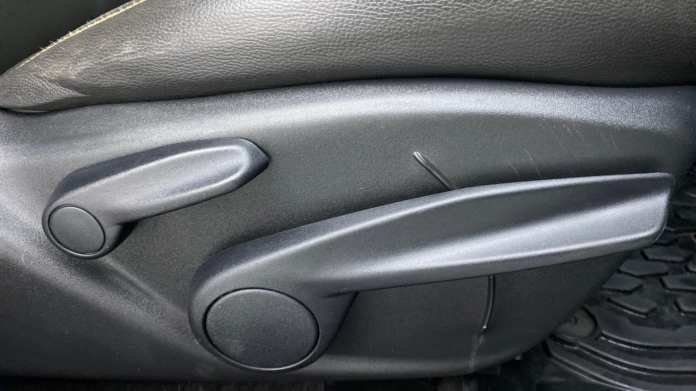 2019 Jeep Compass 1.4  LONGITUDE (O) AT, Petrol, Automatic, 30,760 km, Driver Side Adjustment Panel