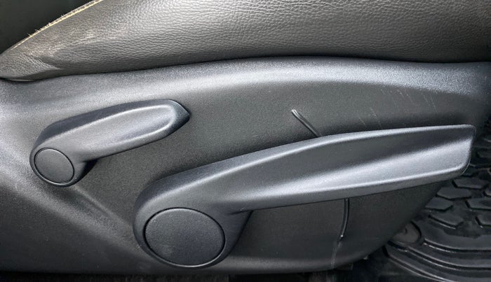 2019 Jeep Compass 1.4  LONGITUDE (O) AT, Petrol, Automatic, 30,760 km, Driver Side Adjustment Panel