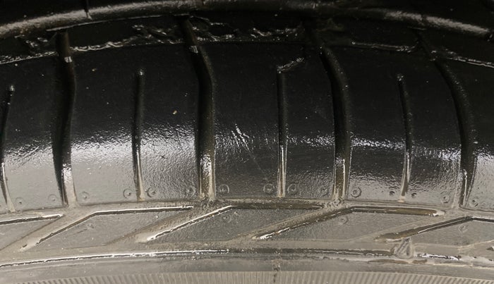 2020 Tata NEXON XMA SUNROOF PETROL, Petrol, Automatic, 40,296 km, Right Front Tyre Tread