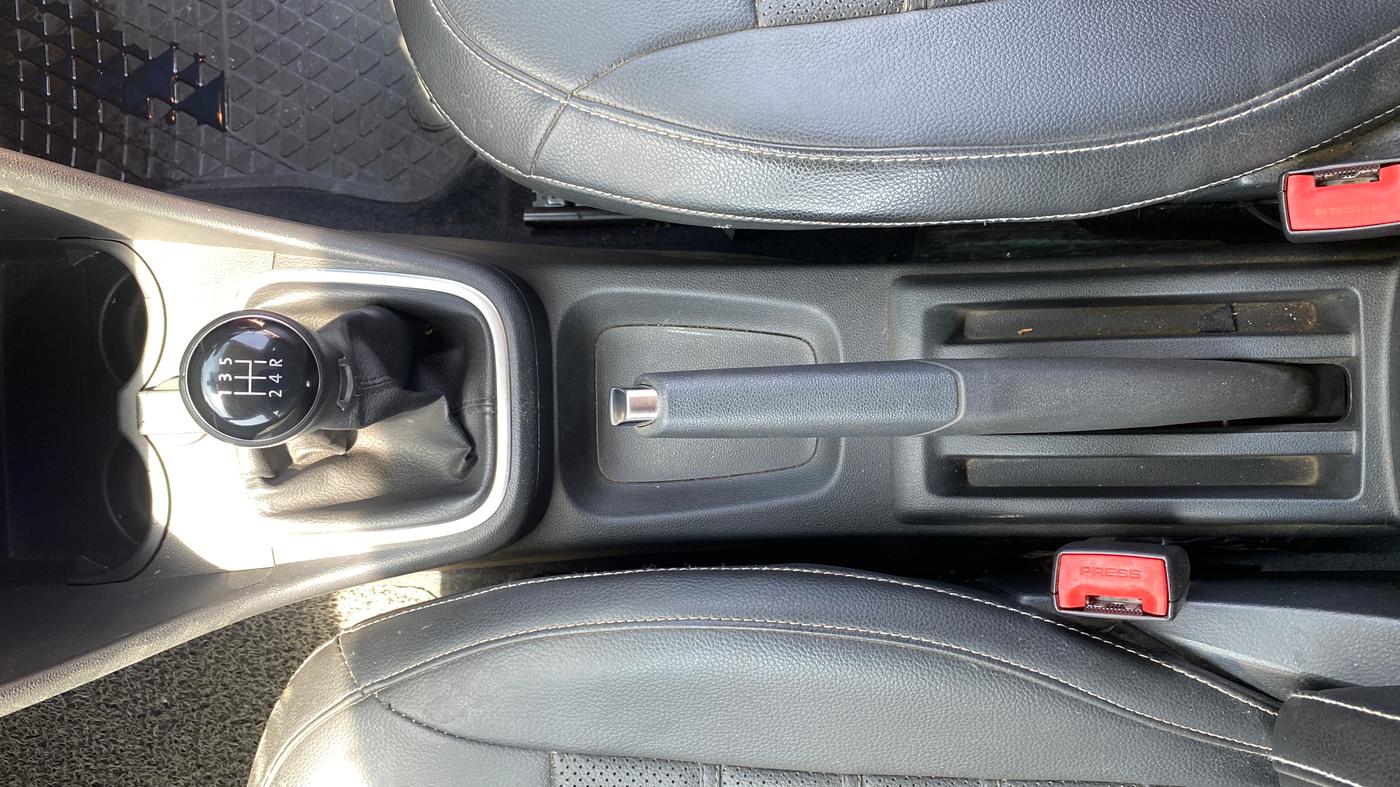2019 Volkswagen Polo HIGHLINE PLUS 1.0 16 ALLOY, Petrol, Manual, 47,409 km, Gear Lever